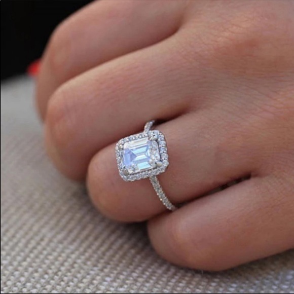 New 18k gold plated white sapphire engagement ring - Picture 2 of 5